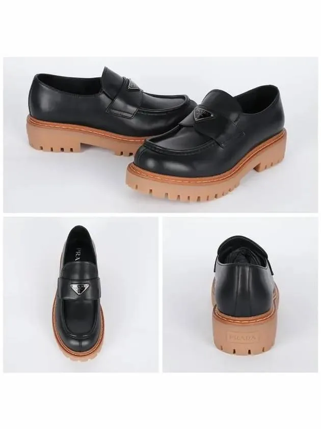 2DE151 070 F0002 Triangle logo leather loafers